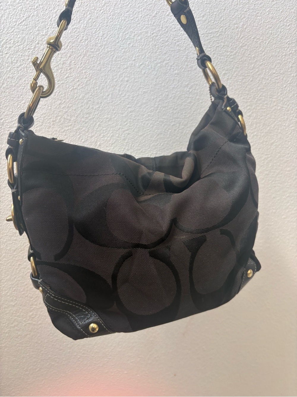 Coach Signature Canvas Hobo Bag in black - Picture 4 of 9